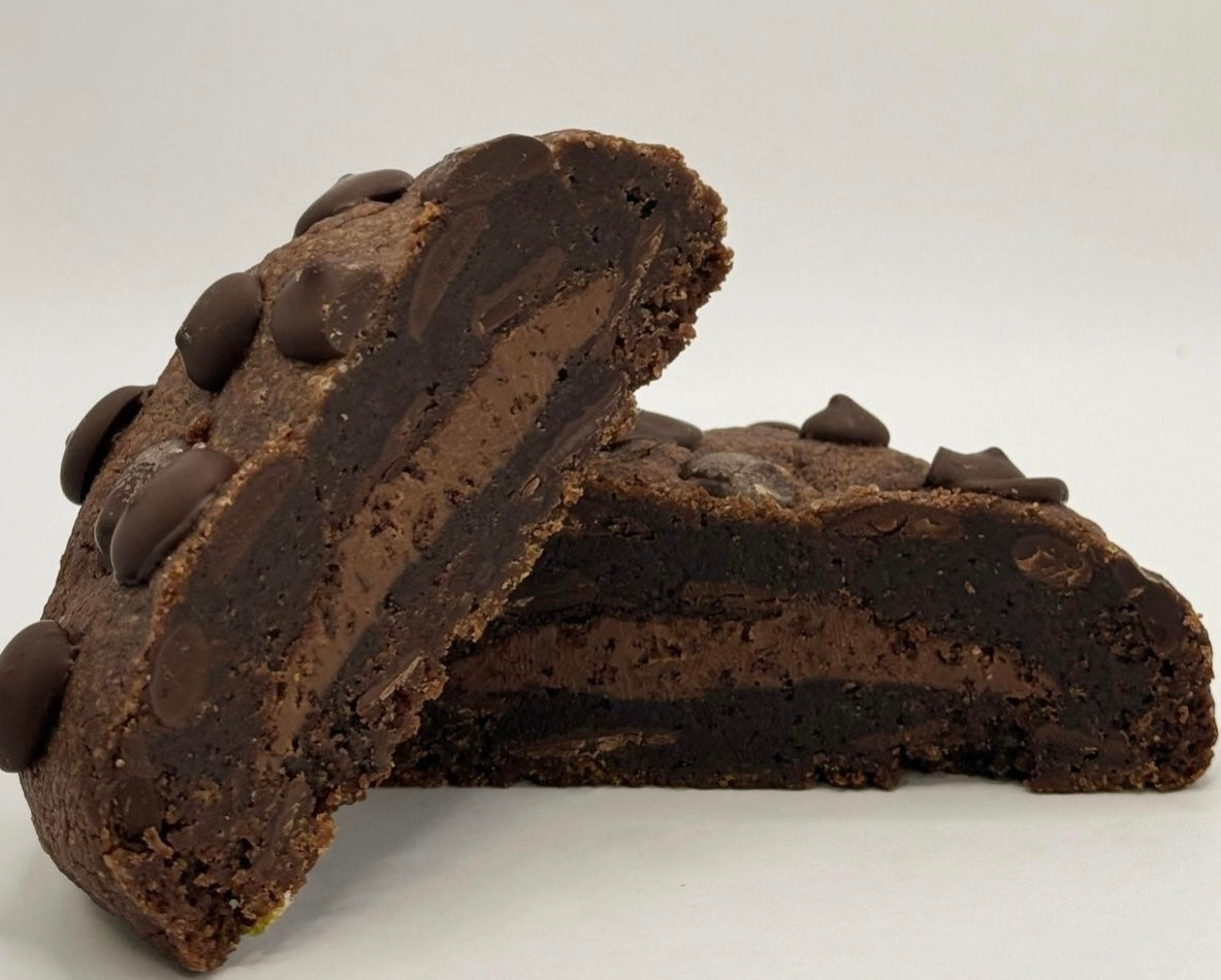 Swiss Ovomaltine Cookie – Rich Cocoa Dough with Creamy Center & Dark Chips