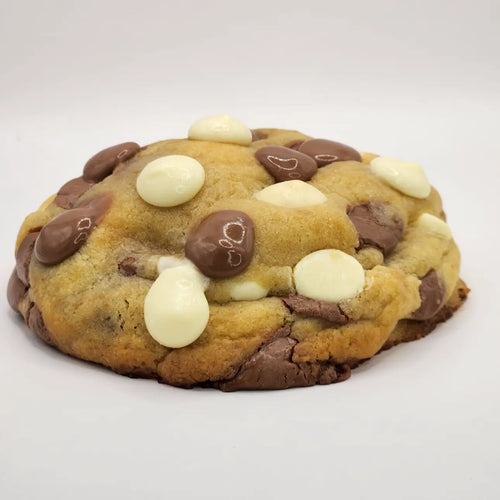 Big, bold, and made to impress, the New Yorker Double Chocolate Cookie is the ultimate treat for true chocolate lovers